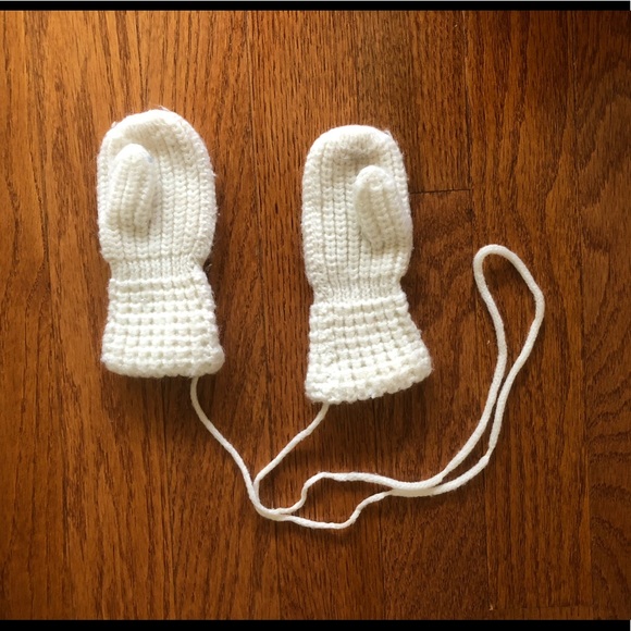 Tiny pair of vintage warm woolen mittens - Picture 3 of 6